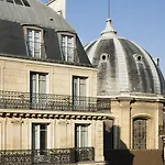 Hotel Lumen Paris Louvre